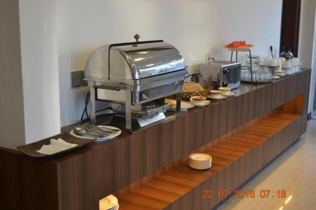 J Hotel Medan Bagian luar foto