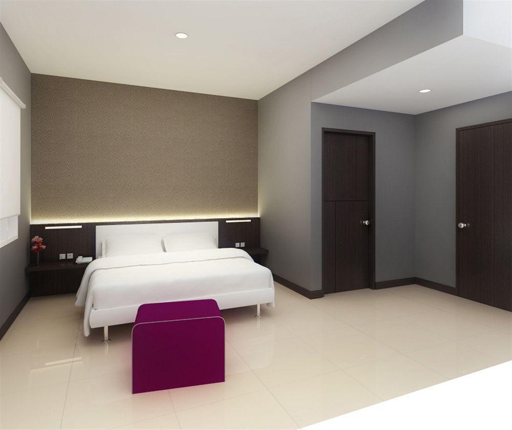J Hotel Medan Bagian luar foto