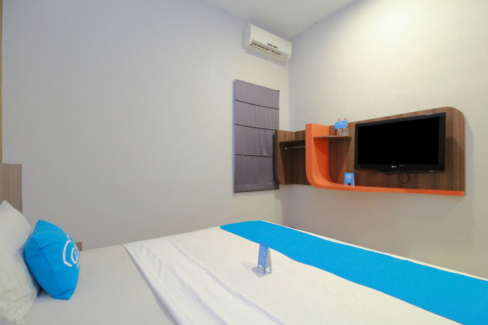 J Hotel Medan Bagian luar foto