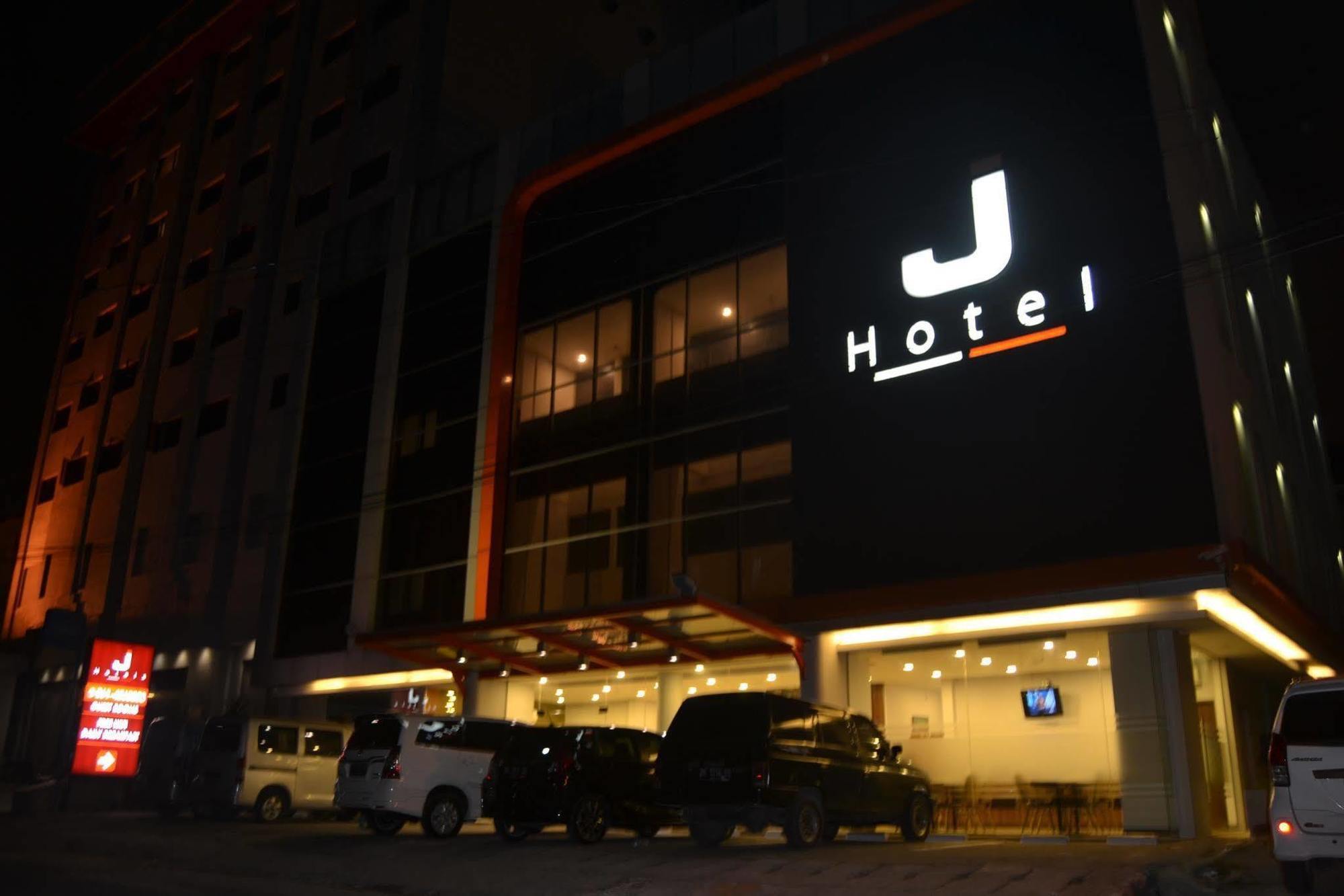 J Hotel Medan Bagian luar foto