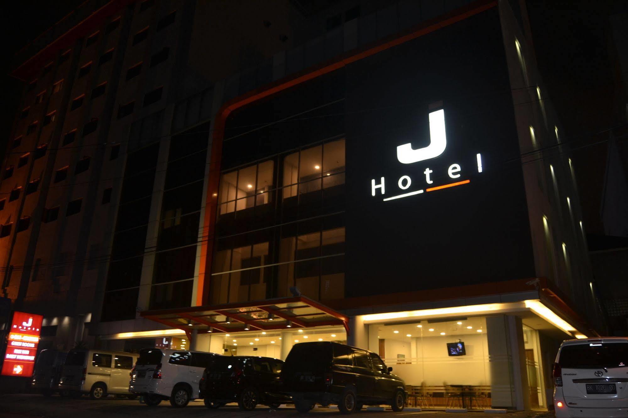 J Hotel Medan Bagian luar foto