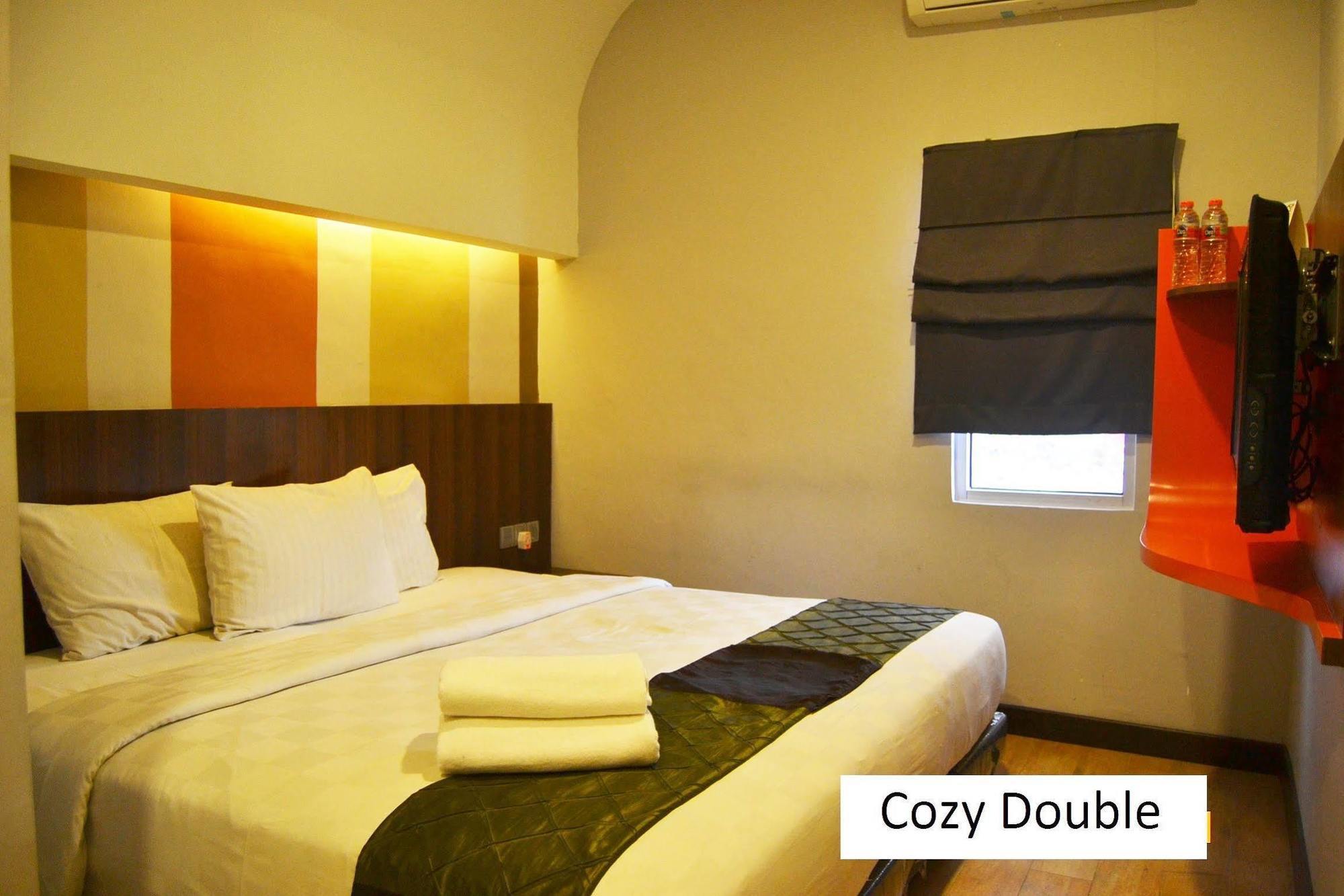J Hotel Medan Bagian luar foto