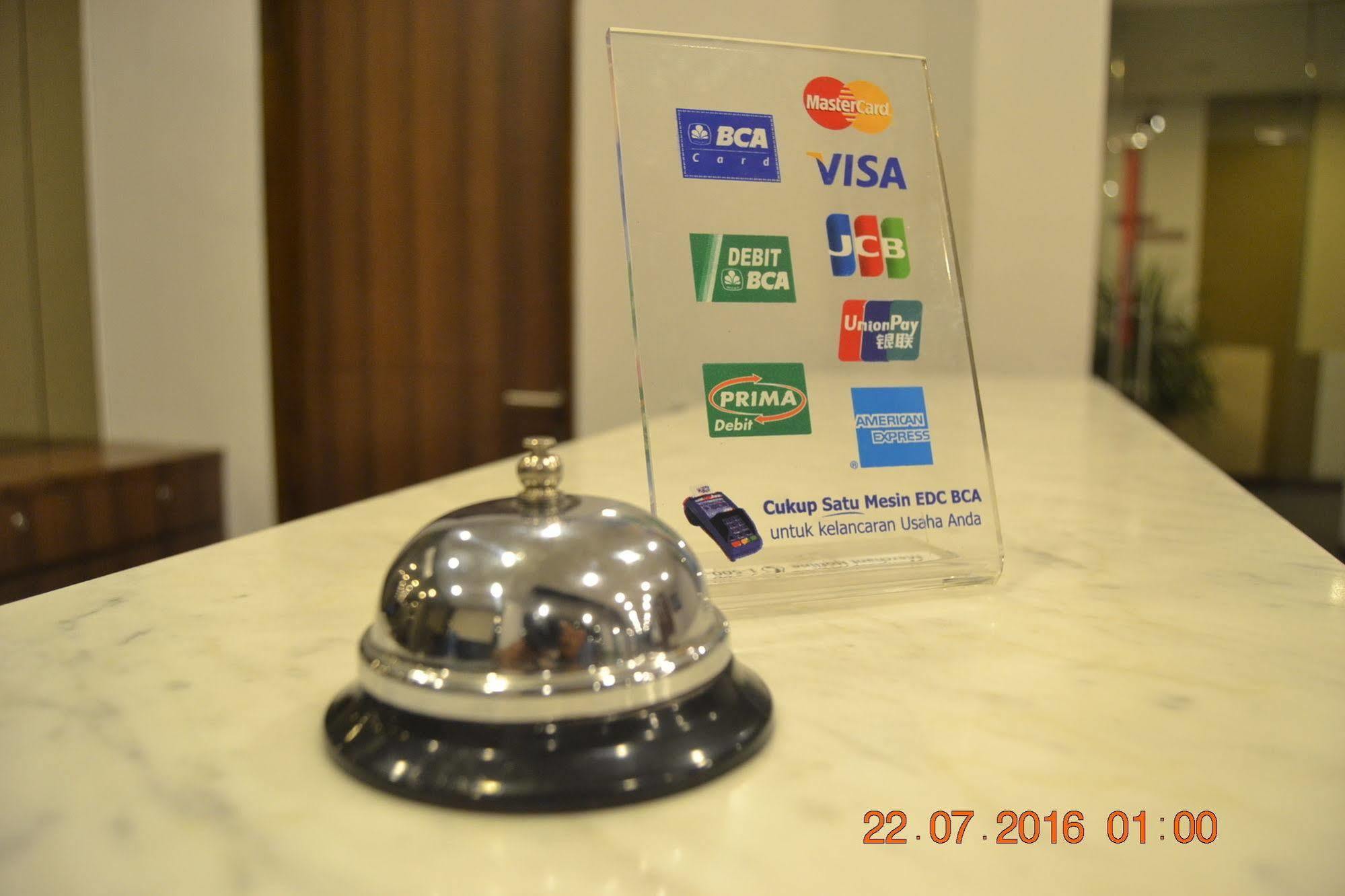 J Hotel Medan Bagian luar foto