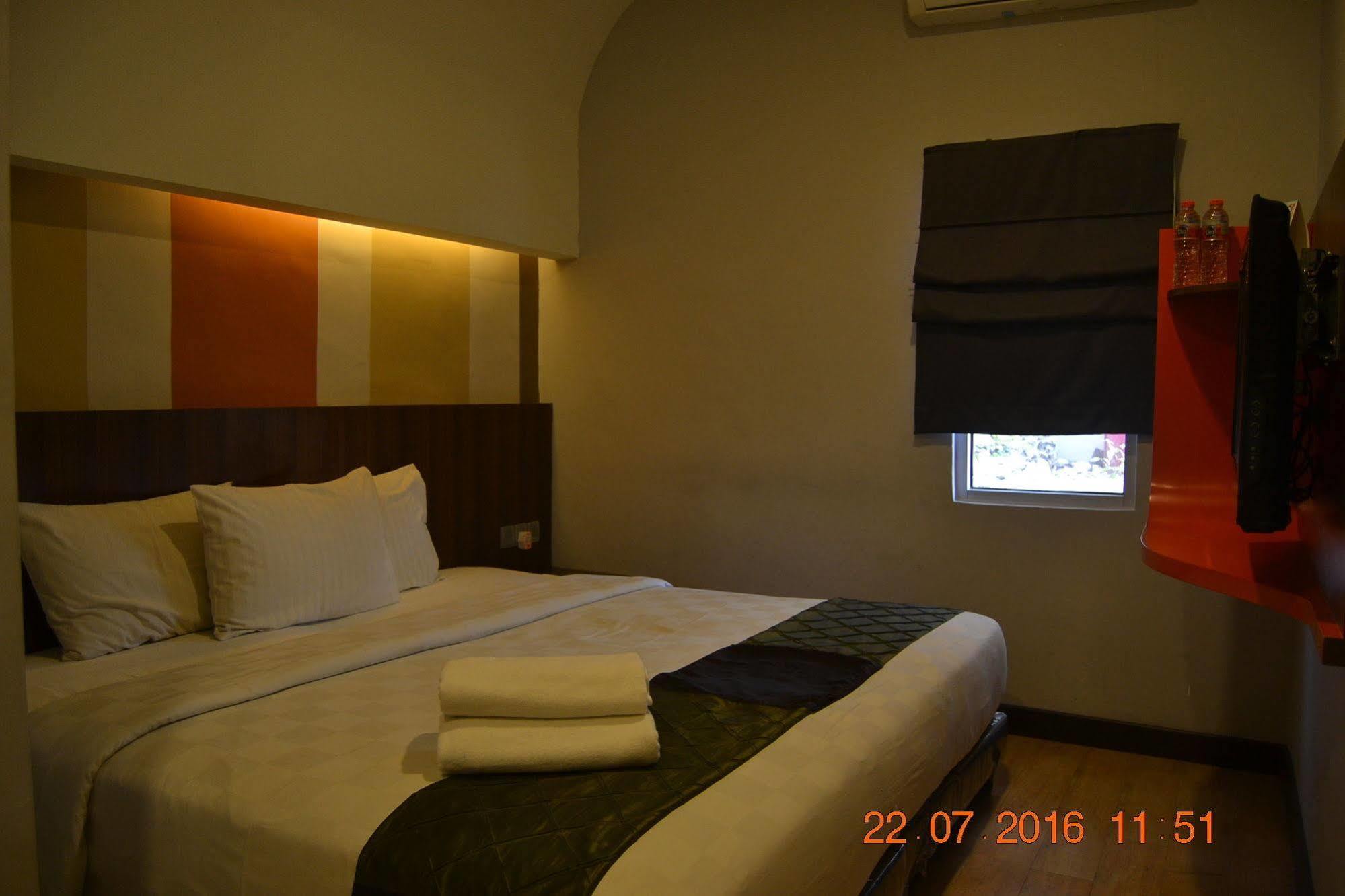 J Hotel Medan Bagian luar foto