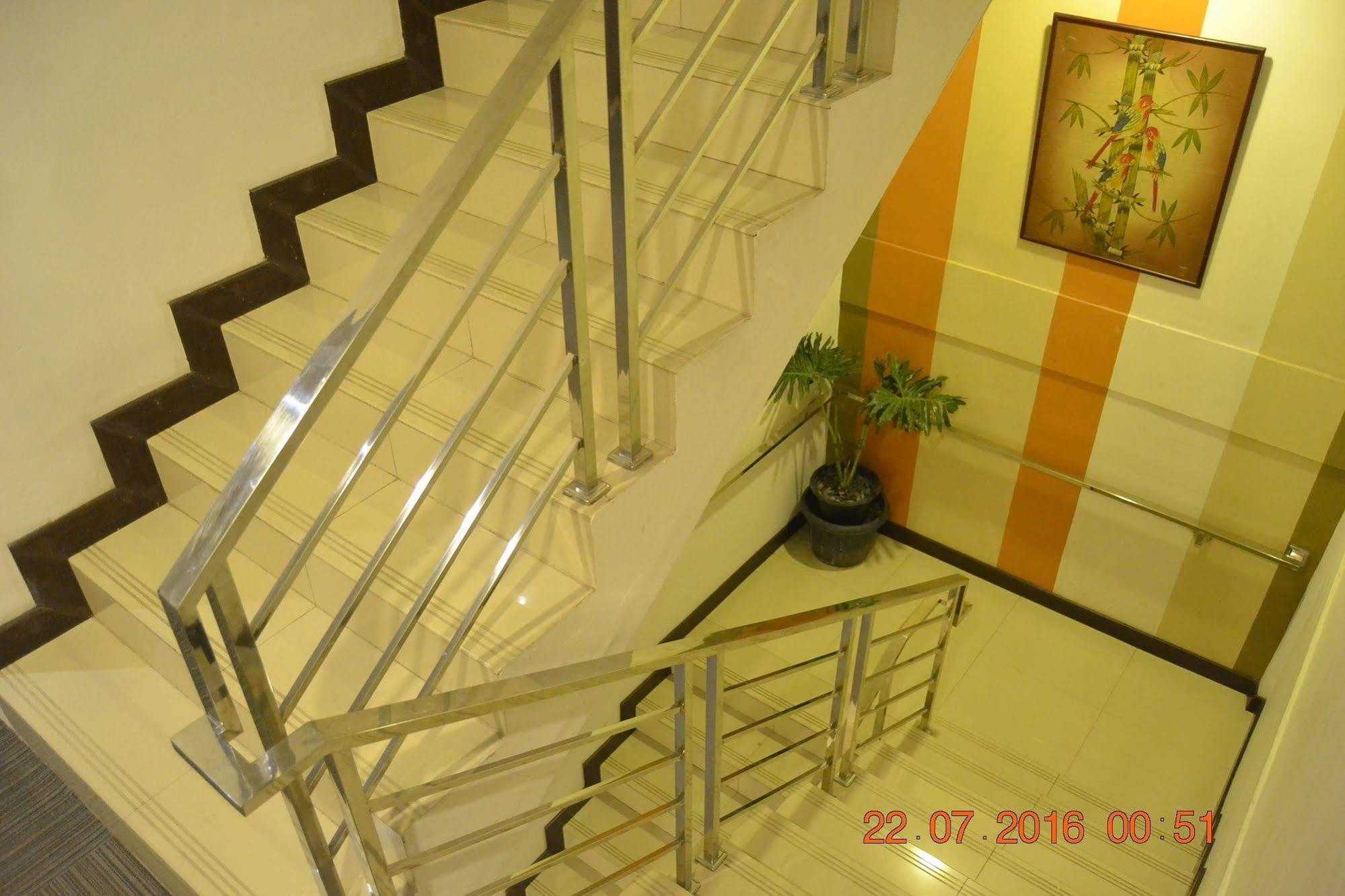 J Hotel Medan Bagian luar foto