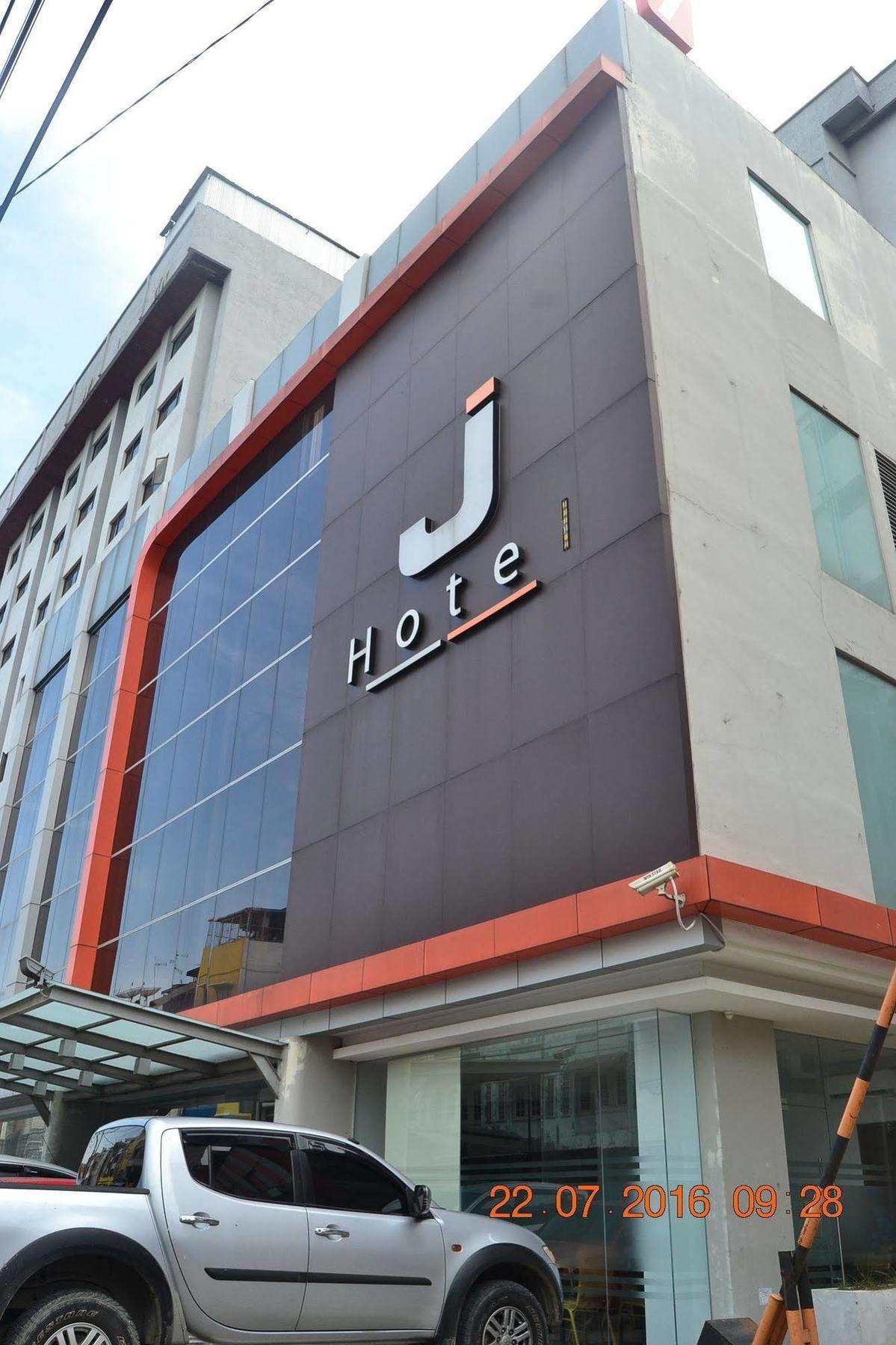 J Hotel Medan Bagian luar foto